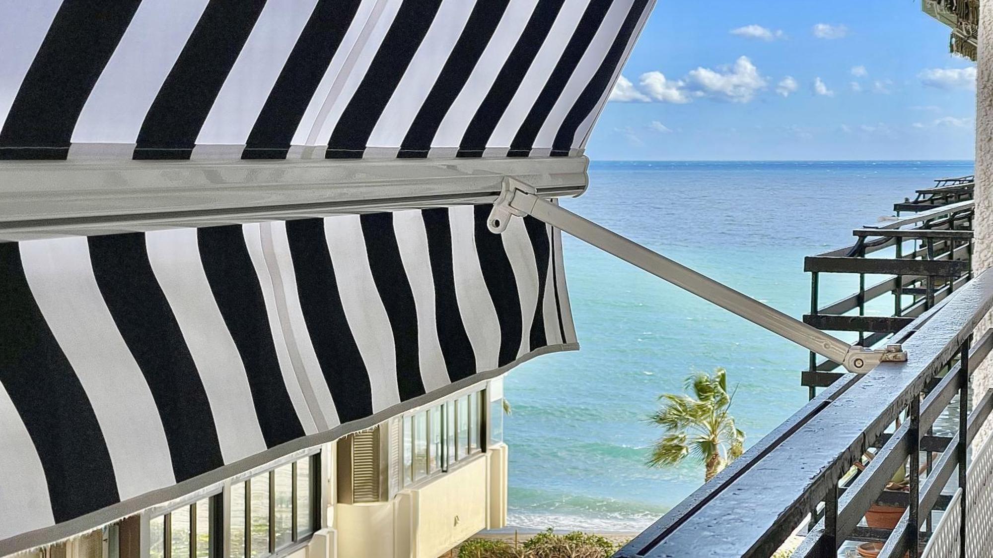 Beachfront 1Br Apartment In Center Of Marbella! Екстериор снимка